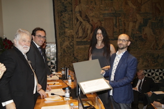 Garganté i Solà recollint el premi. Autor: IEC