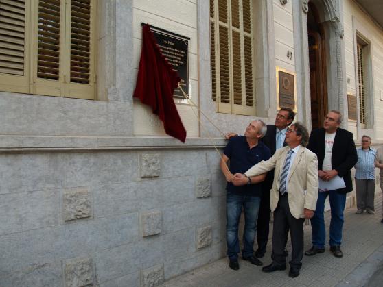 La descoberta de la placa. Autor: Ajuntament de Sant Feliu de Guíxols La descoberta de la placa en honor a Rafael Patxot
